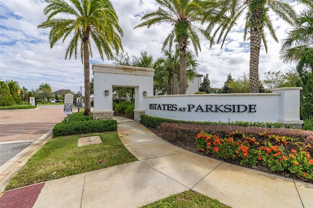 view of community / neighborhood sign