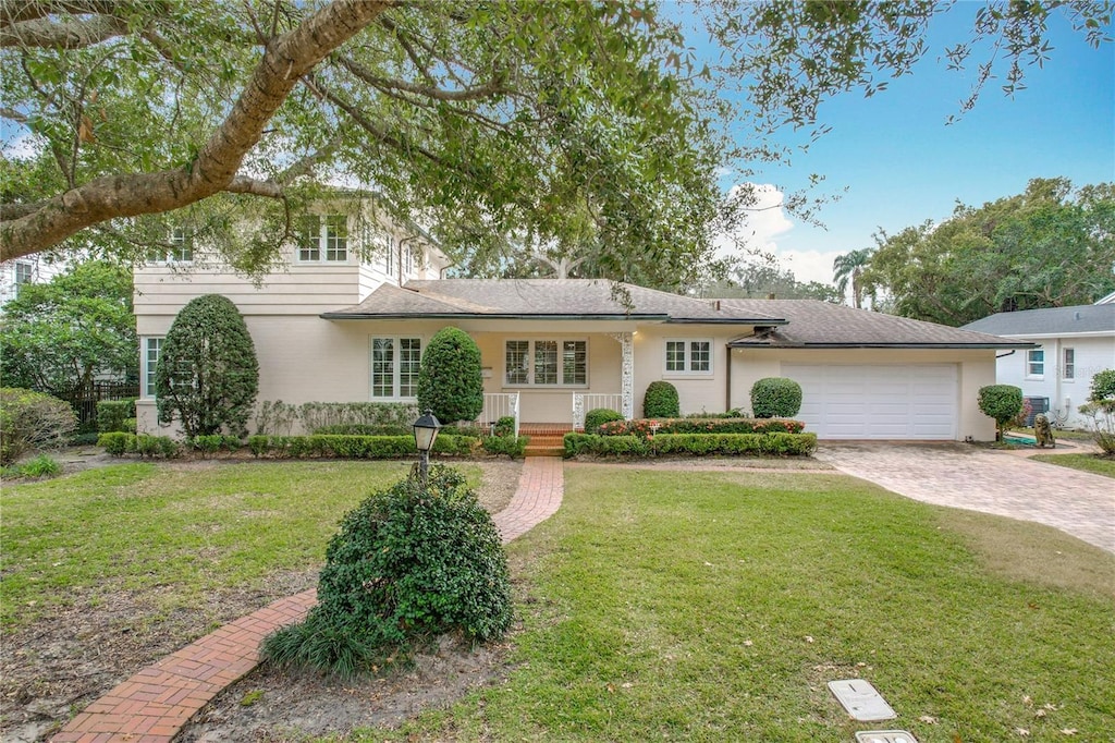 view of front of property featuring a garage and a front yard