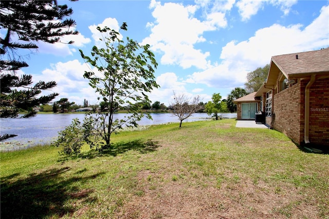 view of yard with a water view