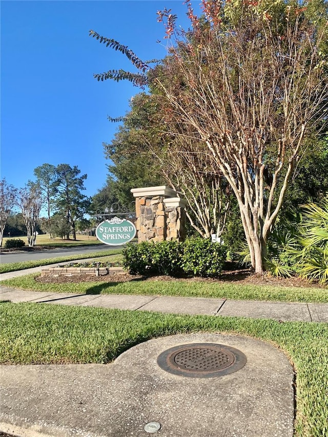 view of community / neighborhood sign