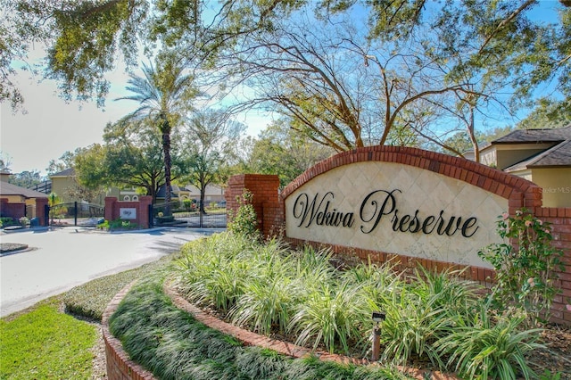 view of community / neighborhood sign