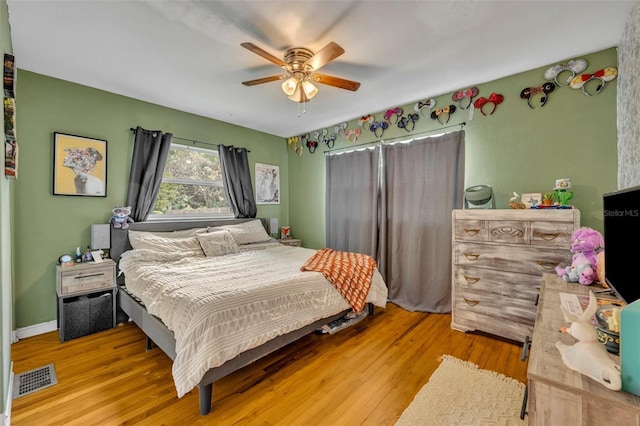 bedroom featuring light hardwood / wood-style floors and ceiling fan