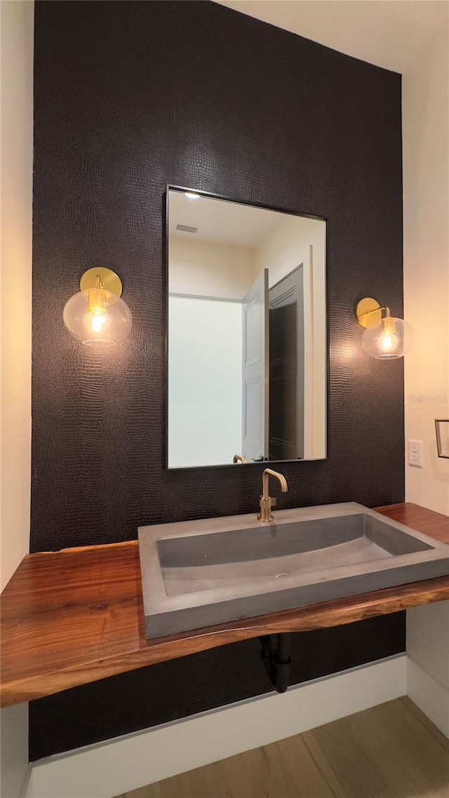 bathroom with visible vents and vanity