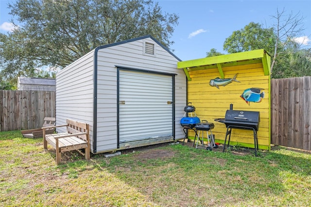 view of outdoor structure featuring a yard