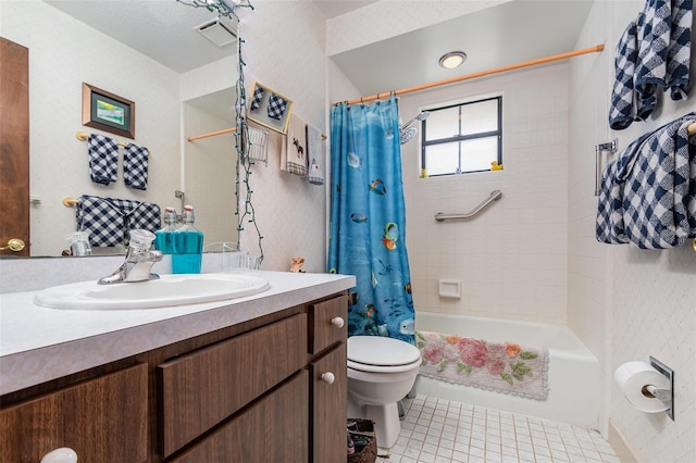 full bathroom featuring shower / tub combo with curtain, vanity, and toilet