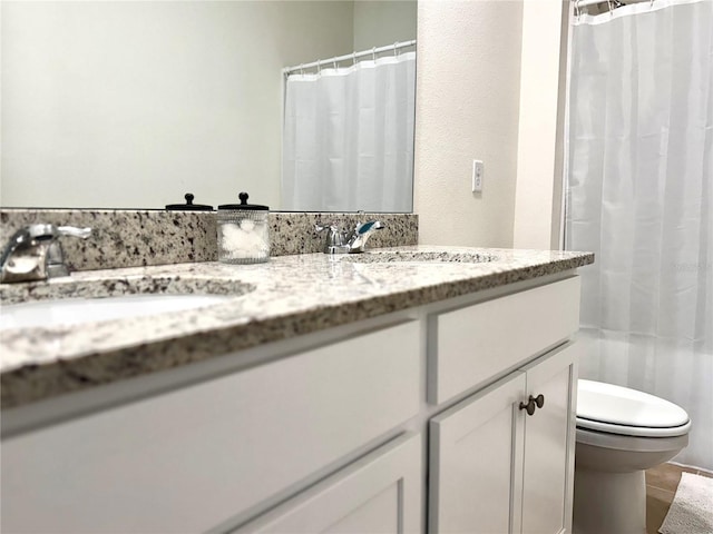 bathroom featuring a shower with curtain, toilet, and vanity