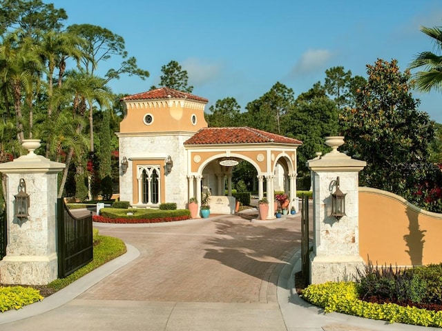 10601 Autumn Mist Ln Unit 302, Golden Oak, FL 32836 - surrounding community with curved driveway