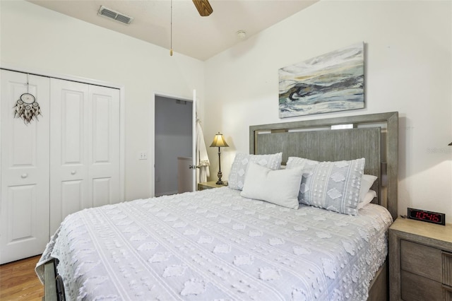 bedroom with hardwood / wood-style flooring, ceiling fan, and a closet