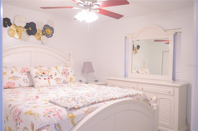 bedroom with ceiling fan