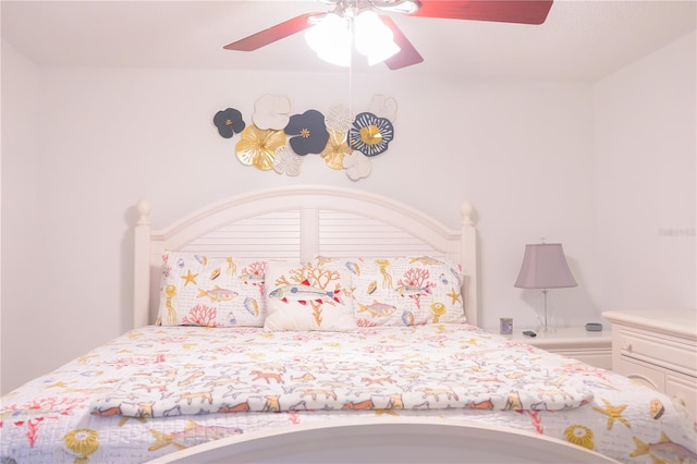 bedroom with ceiling fan