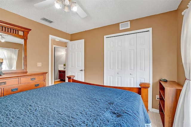 bedroom featuring ceiling fan, a closet, and a textured ceiling