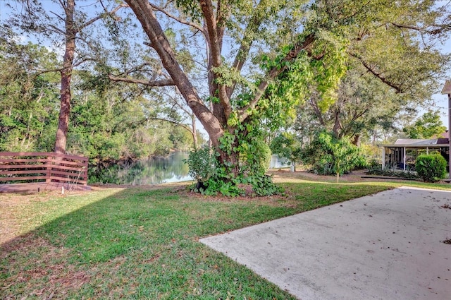 view of yard featuring a water view