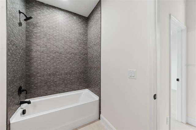 bathroom featuring tiled shower / bath combo