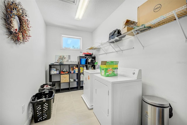 laundry area featuring a textured ceiling and independent washer and dryer