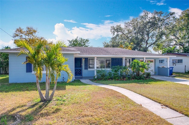 single story home with a front lawn