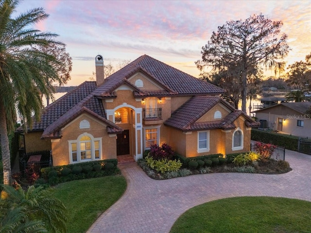 view of front of house with a lawn