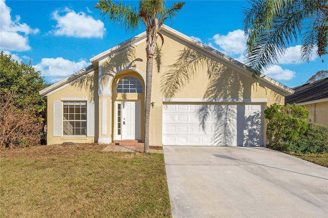 view of front facade featuring a garage and a front lawn