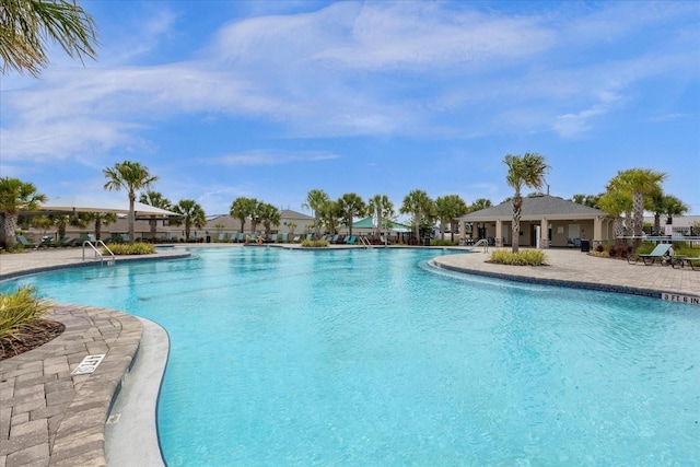 view of swimming pool