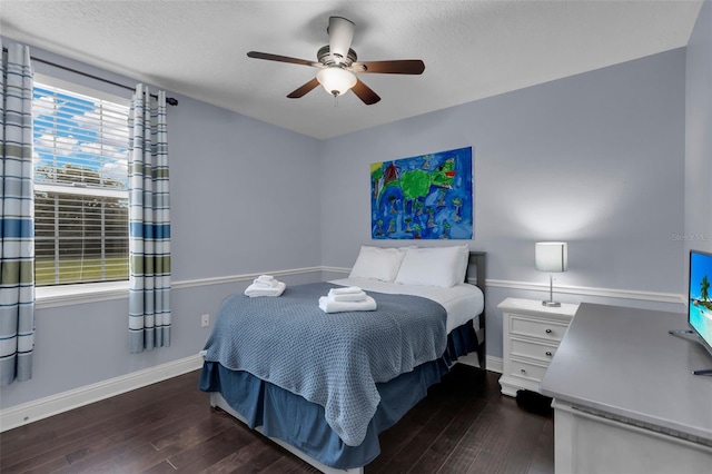 bedroom featuring a textured ceiling, dark hardwood / wood-style floors, and ceiling fan