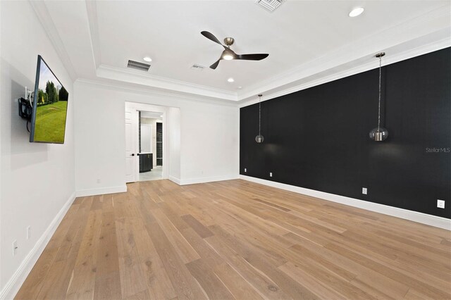 10416 Pocket Ln, Orlando, FL 32836 - unfurnished room with a ceiling fan, light wood-type flooring, ornamental molding, a raised ceiling, and recessed lighting