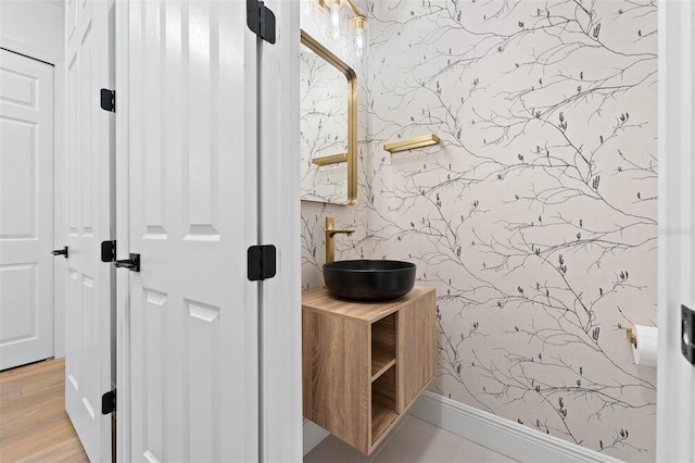 10416 Pocket Ln, Orlando, FL 32836 - bathroom featuring wallpapered walls and vanity