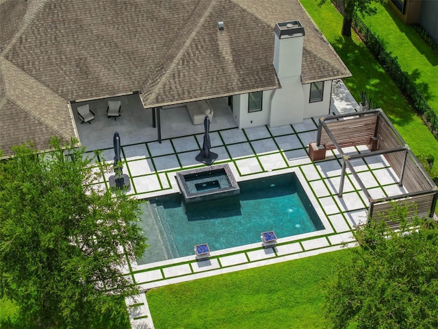 10416 Pocket Ln, Orlando, FL 32836 - view of swimming pool featuring a pool with connected hot tub, a lawn, and a patio area