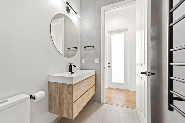 10416 Pocket Ln, Orlando, FL 32836 - bathroom featuring vanity, tile patterned flooring, and tile walls