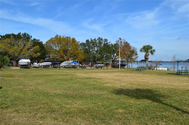 view of yard featuring a water view