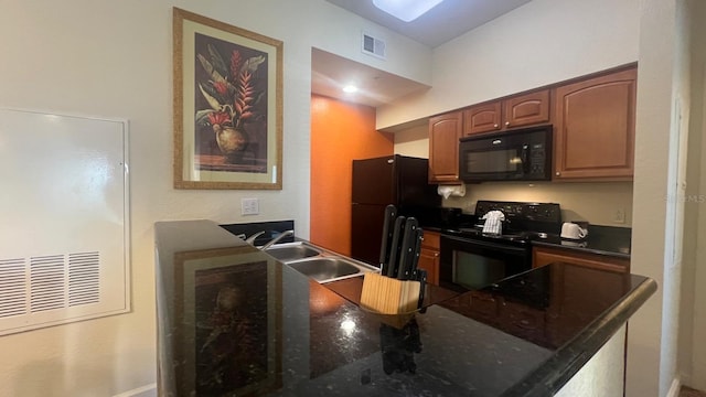 8112 Poinciana Blvd, Orlando, FL 32821 - kitchen with baseboards, visible vents, black appliances, and a sink