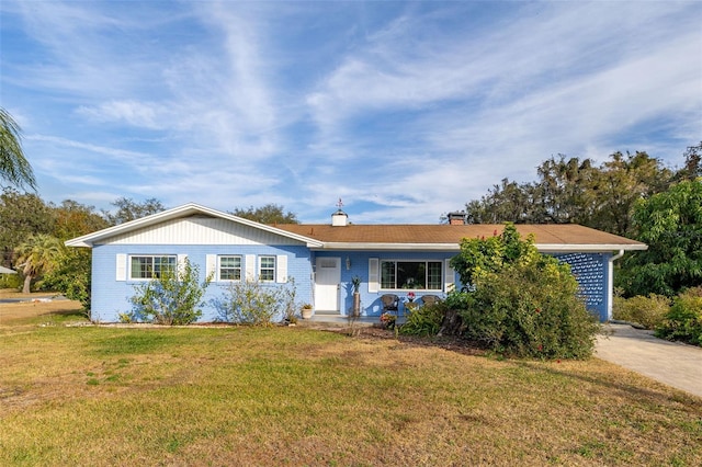 ranch-style home with a front yard