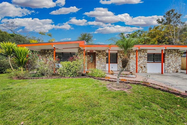 view of front of home with a front lawn and a carport