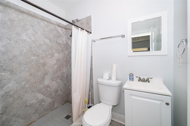 bathroom featuring a shower with curtain, vanity, and toilet