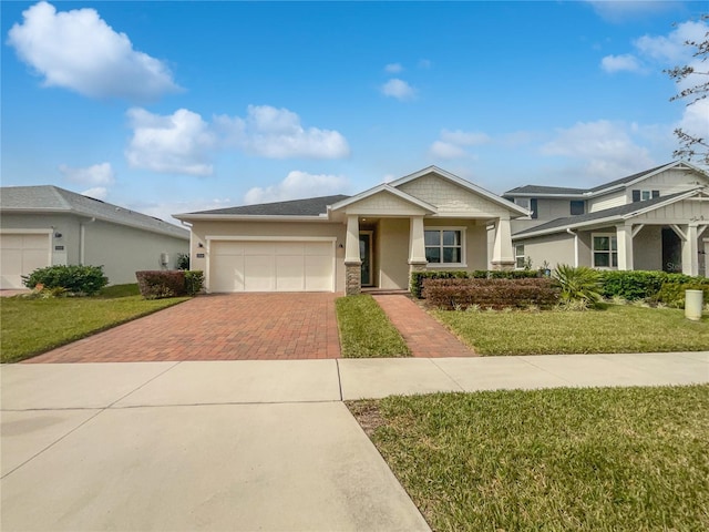 view of front facade featuring a garage and a front lawn