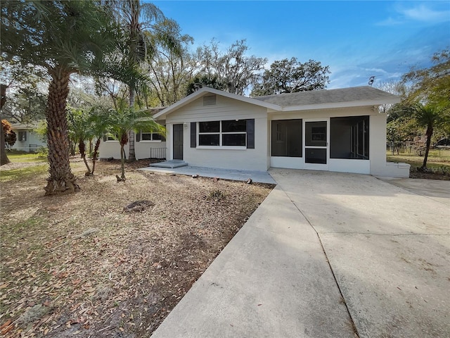 1361 Peters Dr, Leesburg, FL 34748 - ranch-style house with a sunroom