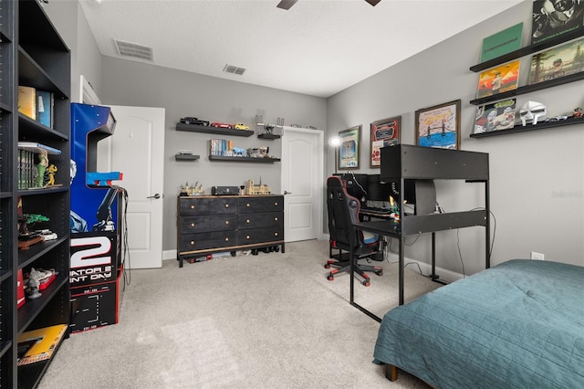 bedroom with ceiling fan, a textured ceiling, and carpet