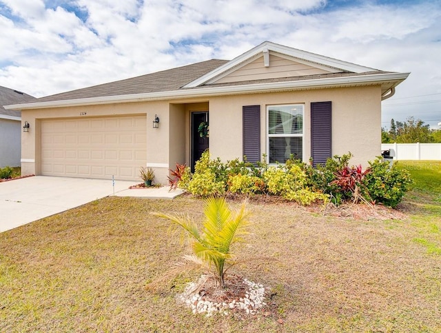 view of front facade featuring a garage and a front yard