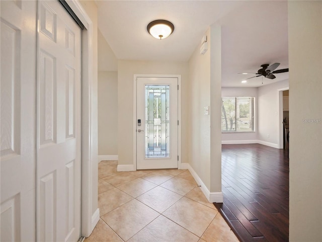 foyer entrance featuring light tile patterned floors and ceiling fan