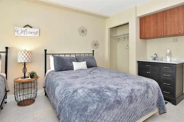 bedroom featuring a closet