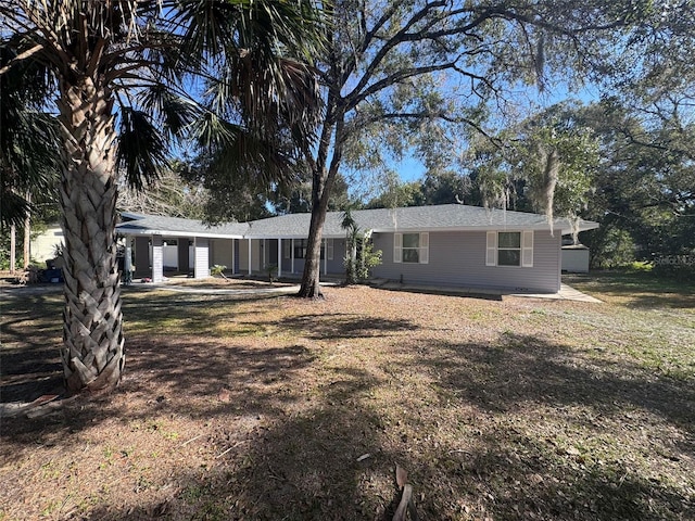 view of front facade with a front lawn