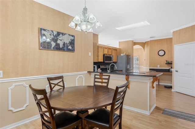 dining space featuring a chandelier and light hardwood / wood-style floors