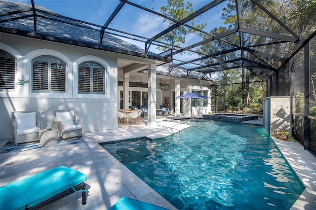 view of pool with an in ground hot tub, a lanai, ceiling fan, and a patio