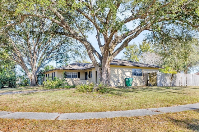 ranch-style house featuring a front lawn