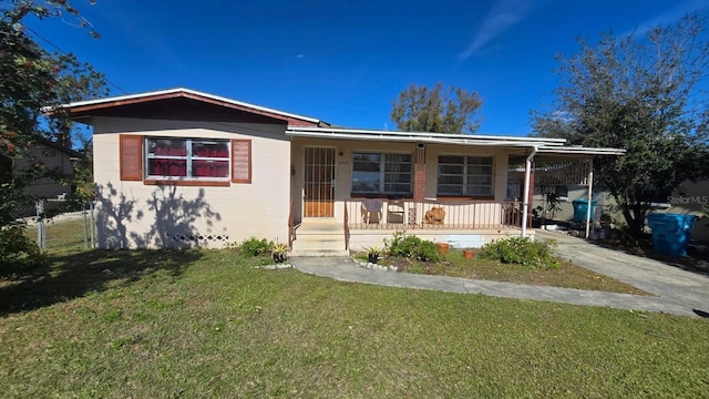 view of front of property featuring a porch and a front lawn