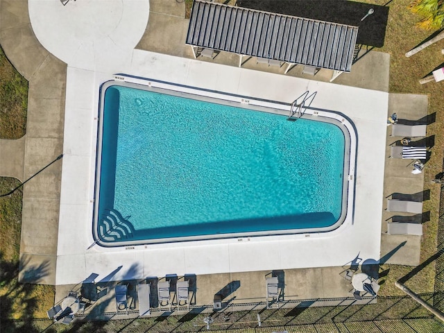 view of swimming pool