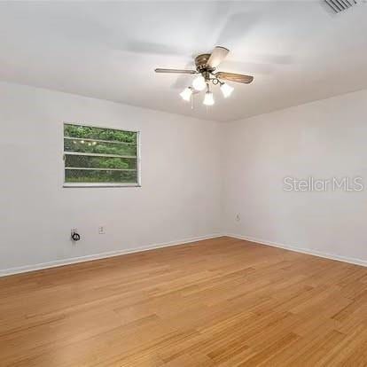 unfurnished room featuring light hardwood / wood-style floors and ceiling fan