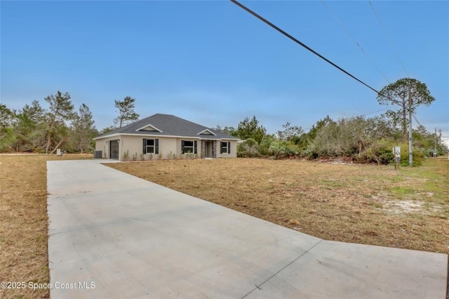 ranch-style house featuring a front yard