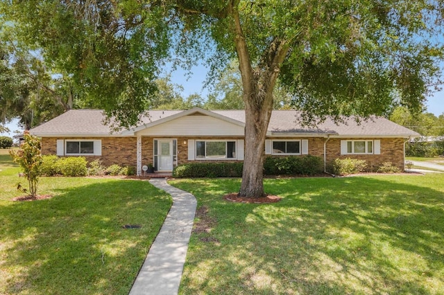 single story home featuring a front yard