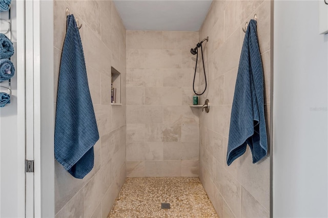 bathroom featuring a tile shower