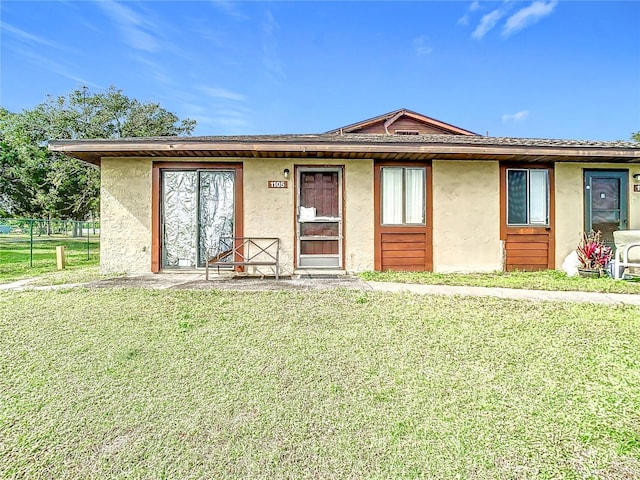 view of front of home with a front lawn