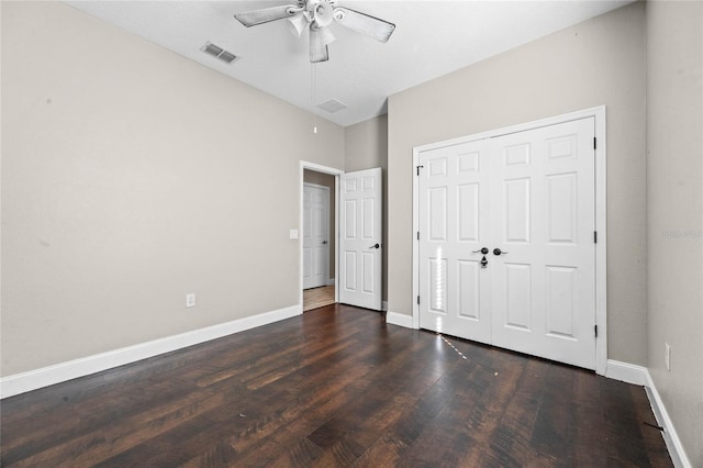 unfurnished bedroom featuring dark wood-type flooring, ceiling fan, and a closet